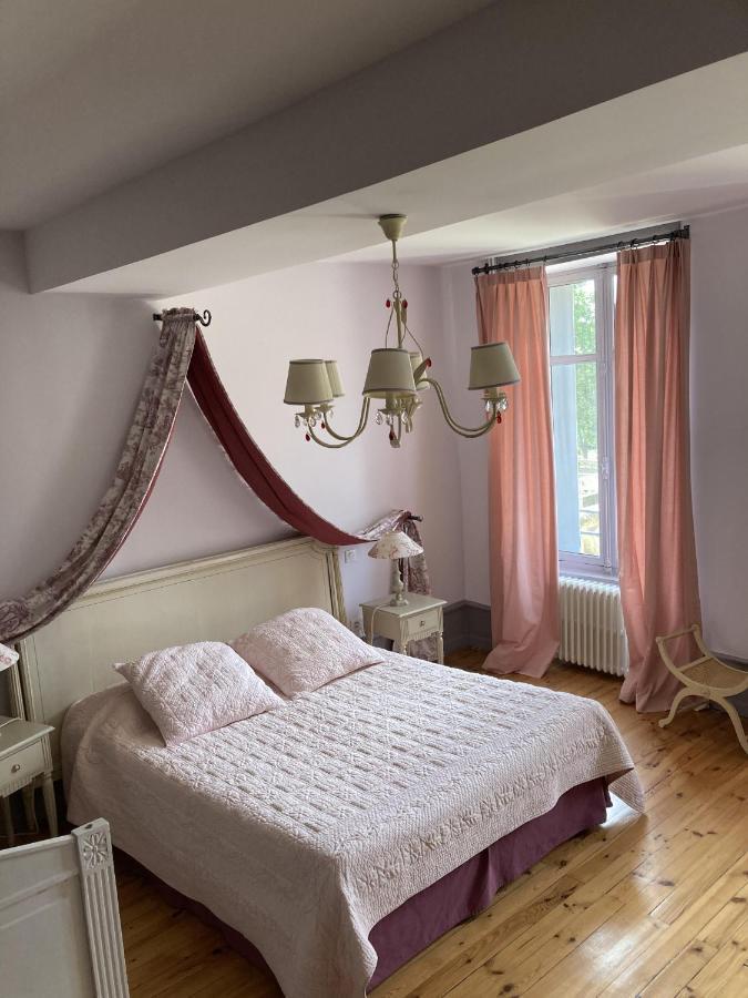 Chateau Tout Y Fault Loriges Esterno foto